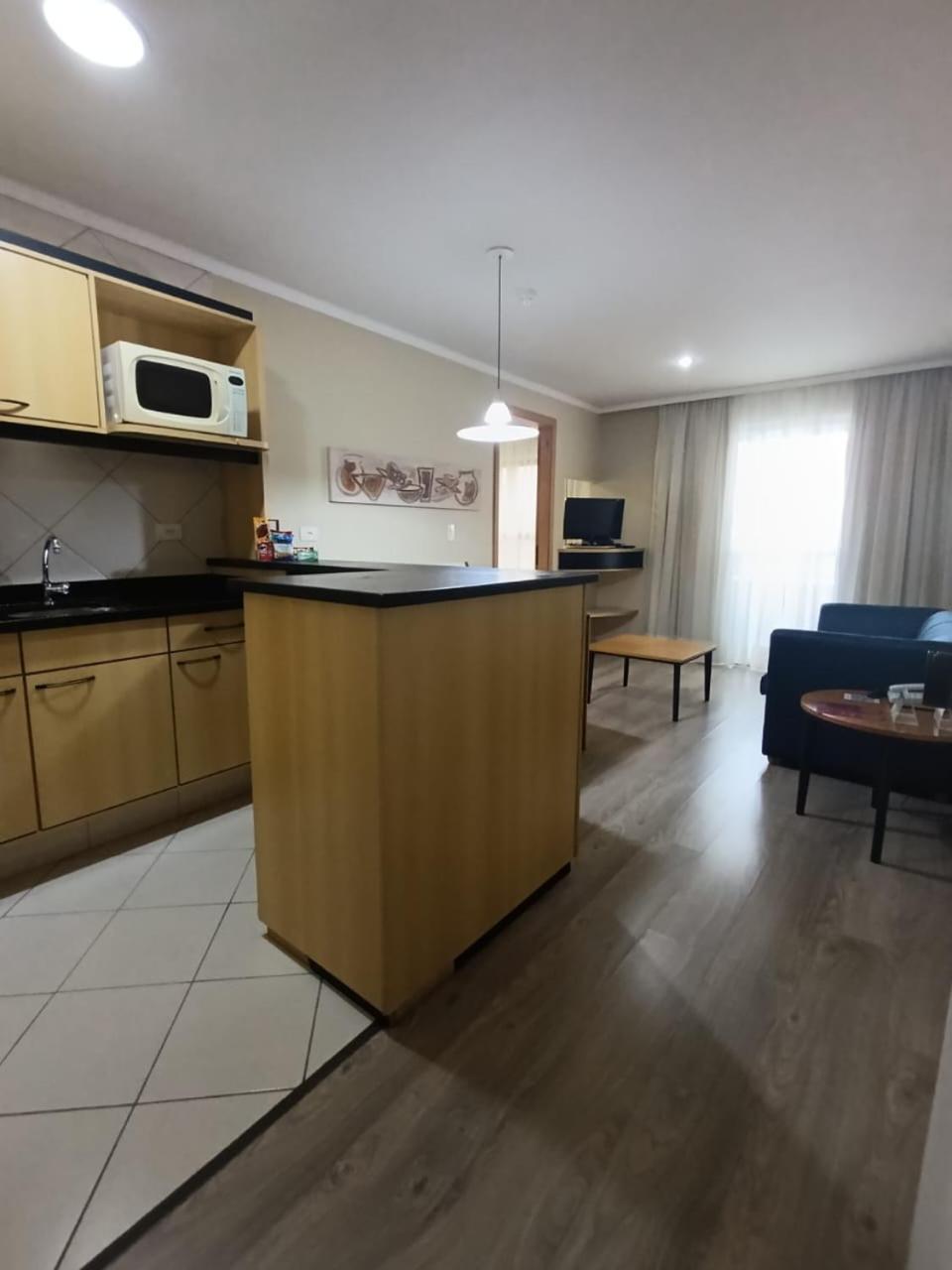 圣若泽杜斯皮尼艾斯埃斯特仑酒店 São José dos Pinhais 外观 照片